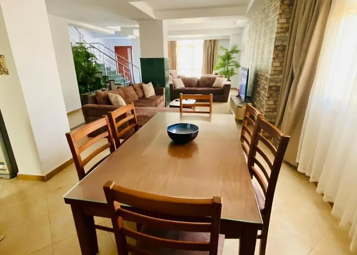 Villa In Heart Of Gurdaka